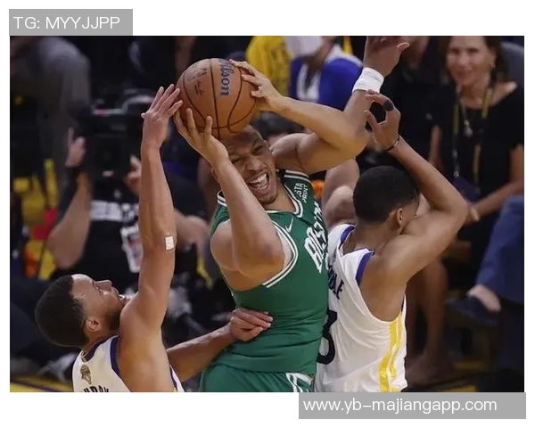 克拉克斯顿全能表现助球队取胜18分10板6助2断3帽展现实力