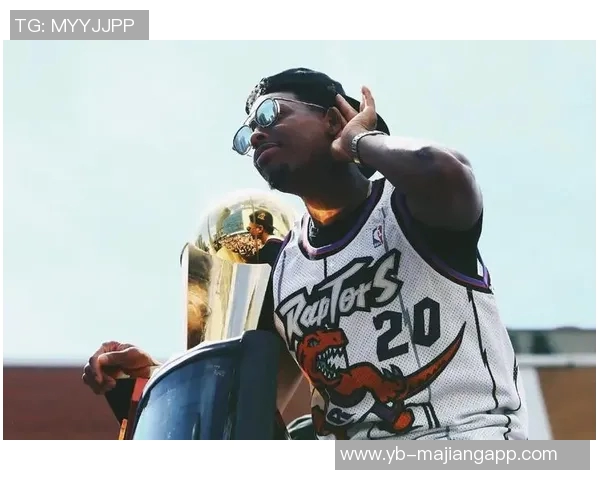 太阳队续约瑞安邓恩第三年球队选项上季场均69分36篮板表现稳定