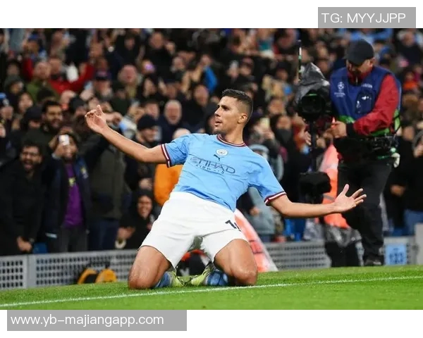 迪亚斯激情滑跪庆祝倒地助攻与补时绝杀展现战斗精神至最后一刻