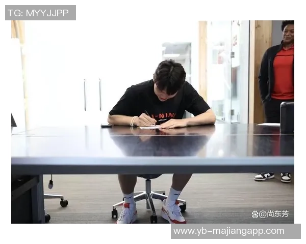 媒体人分析杨瀚森的训练方式与比赛习惯形成的关系