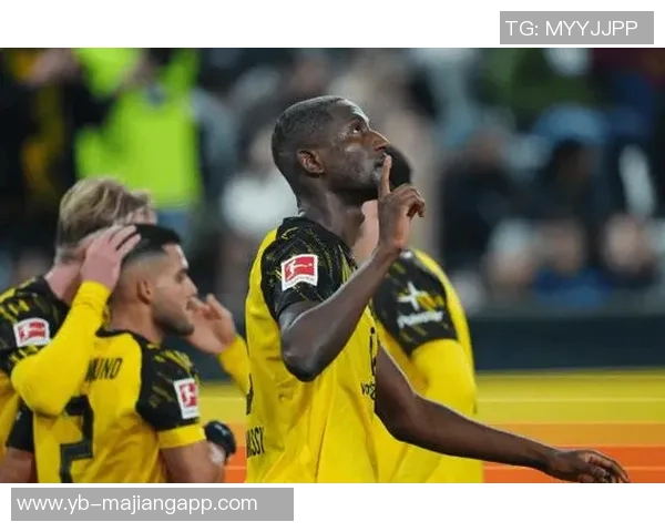 多特前锋吉拉西不满被换下拒绝与教练握手引发热议